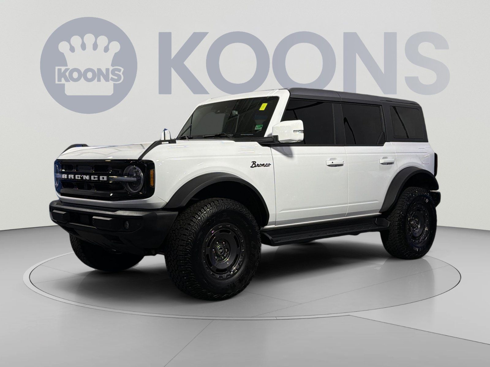 Used 2025 Ford Bronco Outer Banks w/ Sasquatch Package AWD/4WD image 1