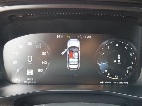 Used 2021 Volvo XC40 T5 R-Design w/ Advanced Package image 25