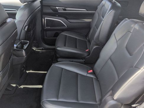 Used 2024 Kia Telluride S w/ S Sunroof Package image 16