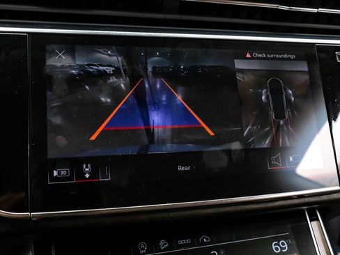 Used 2022 Audi Q8 Premium Plus w/ Premium Plus Package image 27