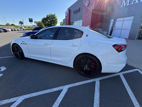 Used 2023 Maserati Ghibli Modena Q4 AWD/4WD image 5
