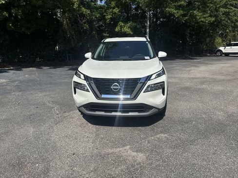 Used 2023 Nissan Rogue SV FWD image 2