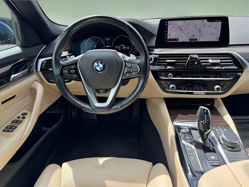 Used 2019 BMW 530e xDrive w/ Premium Package AWD/4WD image 10