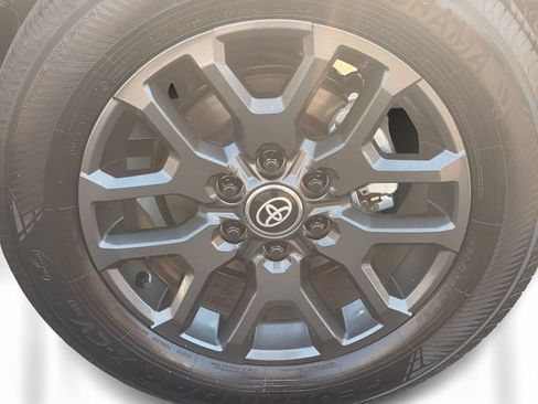Used 2025 Toyota Sequoia Platinum AWD/4WD image 10
