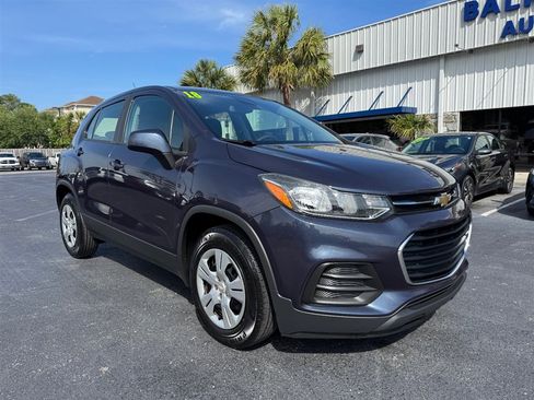 Used 2018 Chevrolet Trax LS FWD image 2