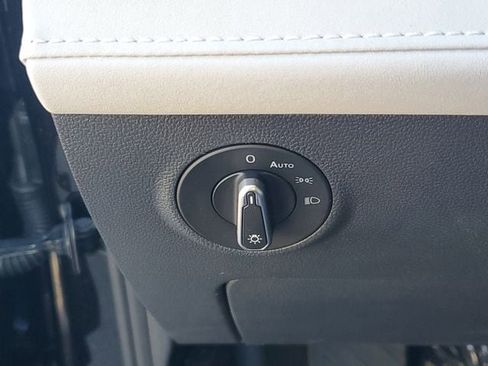 New 2026 Volkswagen Taos SE FWD image 28
