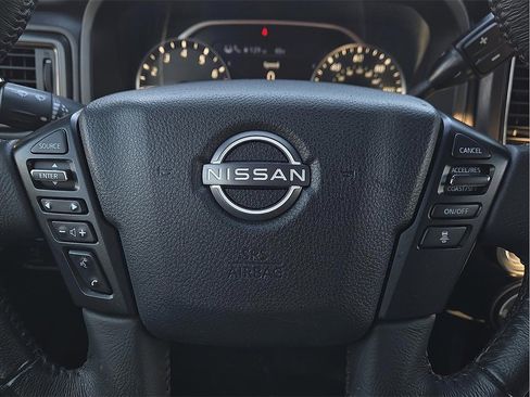 Used 2023 Nissan Titan SV w/ SV Convenience Package image 19