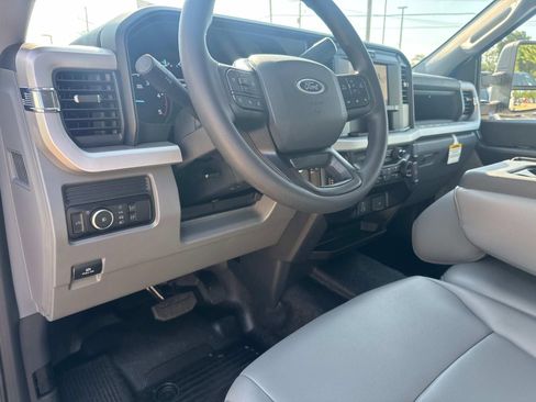 New 2025 Ford F550 4x4 SuperCab Super Duty image 23