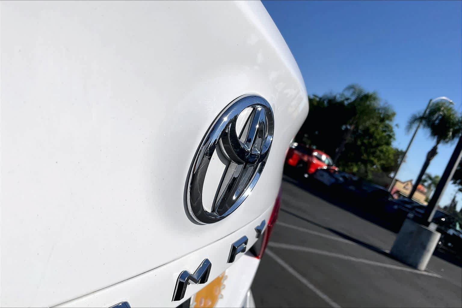 Used 2018 Toyota Camry LE FWD image 27