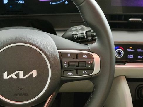 Used 2024 Kia Sportage EX image 30