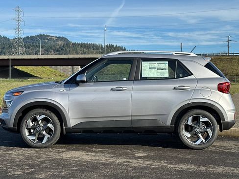 Used 2026 Hyundai Venue SEL FWD image 6