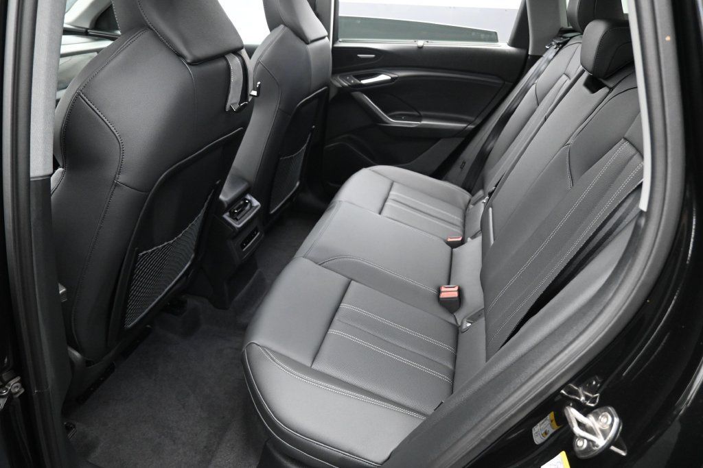 Used 2025 Audi Q6 e-tron Premium Plus w/ Premium Plus AWD/4WD image 25