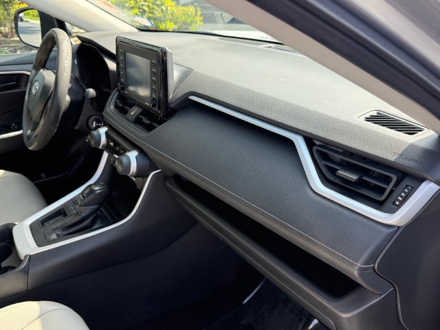 Used 2021 Toyota RAV4 LE FWD image 19