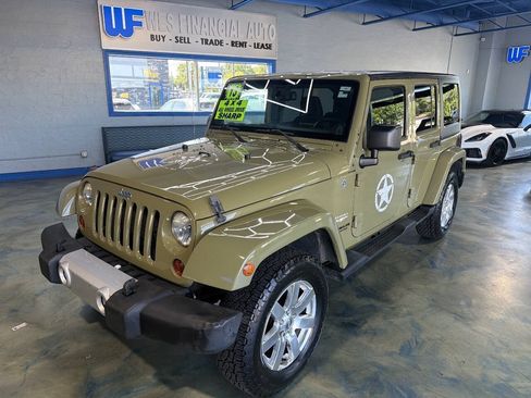 Used 2013 Jeep Wrangler Unlimited Sahara w/ Dual Top Group AWD/4WD image 5