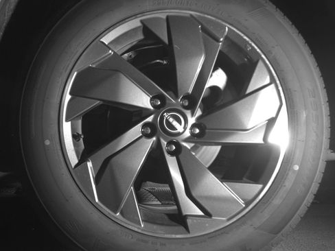Used 2025 Nissan Rogue SV FWD image 14