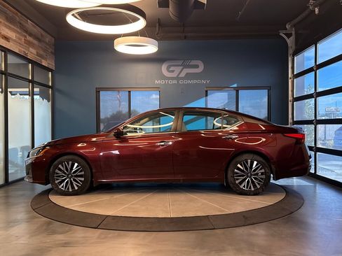 Used 2024 Nissan Altima 2.5 SV w/ SV Premium Package FWD image 41