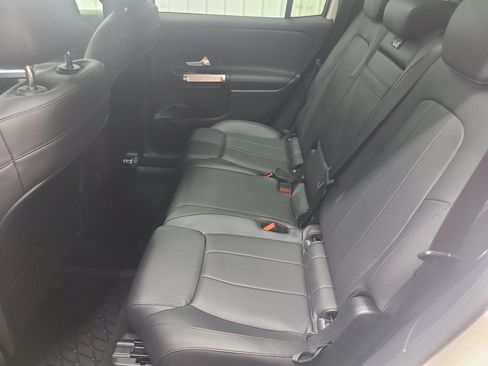 Used 2021 Mercedes-Benz GLB 250 4MATIC image 37