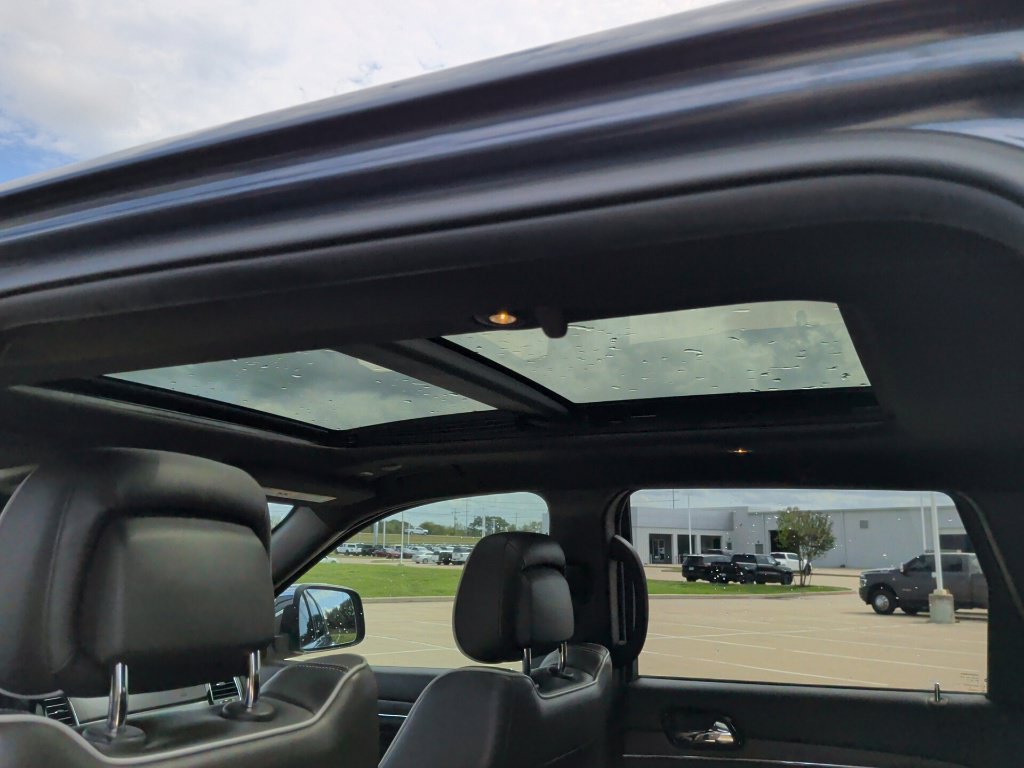 Used 2019 Jeep Grand Cherokee Overland AWD/4WD image 23