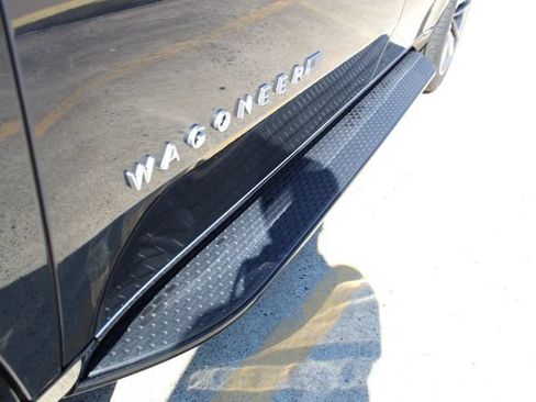 Used 2023 Jeep Wagoneer Series II w/ Premium Group I AWD/4WD image 8