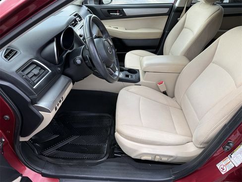 Used 2018 Subaru Outback 2.5i Premium image 11