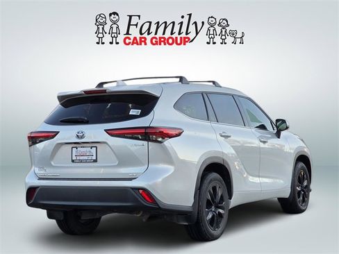 Used 2022 Toyota Highlander Bronze Edition image 4