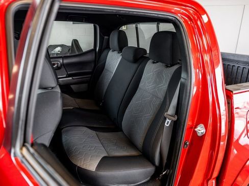 Used 2022 Toyota Tacoma TRD Sport w/ Technology Package image 10