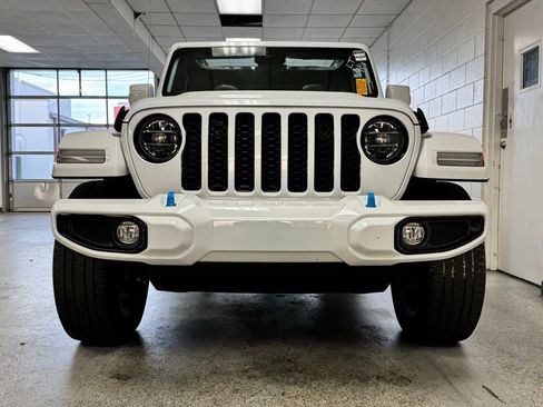 Used 2022 Jeep Wrangler Unlimited Sahara image 4