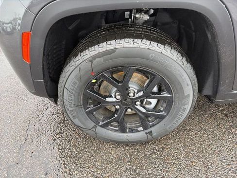 New 2026 Jeep Grand Cherokee Altitude image 10