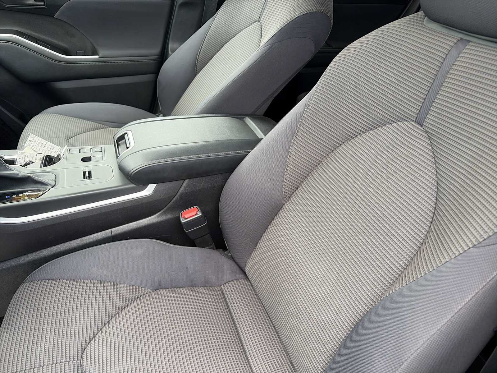Used 2023 Toyota Highlander L FWD image 13