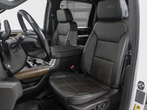 Used 2025 Chevrolet Silverado 3500 High Country w/ High Country Premium Package AWD/4WD image 31