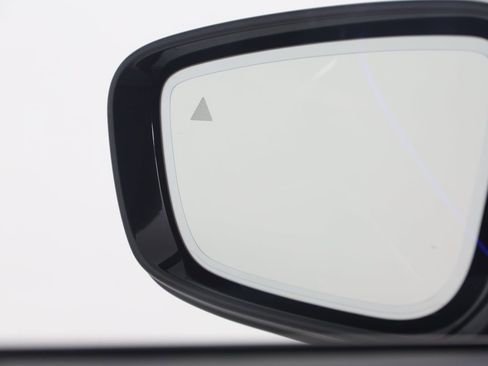 Used 2022 BMW ALPINA B7 xDrive w/ Luxury Rear Seating Package image 45