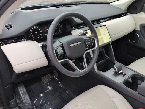Used 2025 Land Rover Discovery Sport S image 2