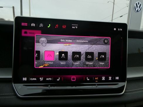 New 2026 Volkswagen Tiguan SE AWD/4WD image 13