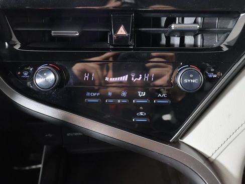 Used 2022 Toyota Camry SE image 39