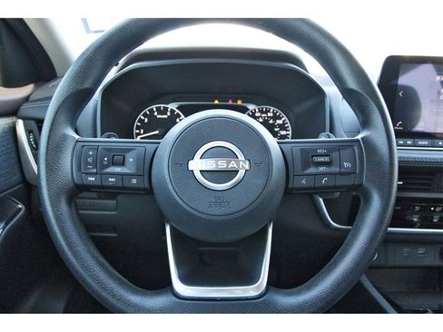 Used 2023 Nissan Rogue S image 9