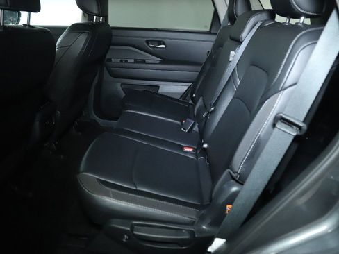 Used 2025 Nissan Pathfinder SL AWD/4WD image 16