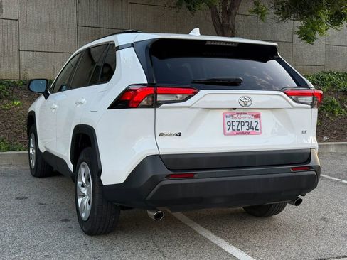 Used 2021 Toyota RAV4 LE image 12