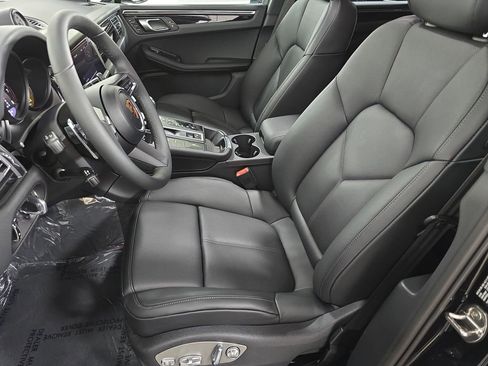 New 2026 Porsche Macan AWD/4WD image 5