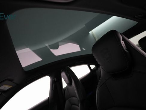 Used 2022 Porsche Taycan 4S image 22