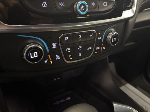 Used 2023 Chevrolet Traverse LT FWD image 28