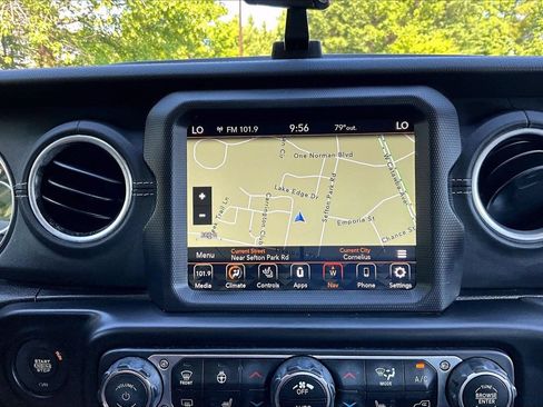 Used 2022 Jeep Gladiator Overland w/ Popular Equipment Package AWD/4WD image 13