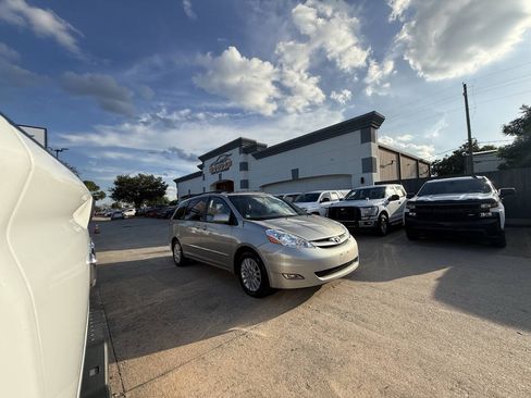 Used 2009 Toyota Sienna XLE FWD image 43