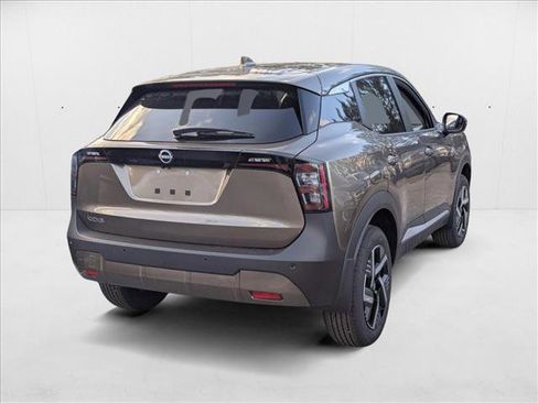 New 2025 Nissan Kicks SV image 2