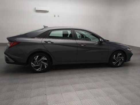 Used 2025 Hyundai Elantra SEL image 10