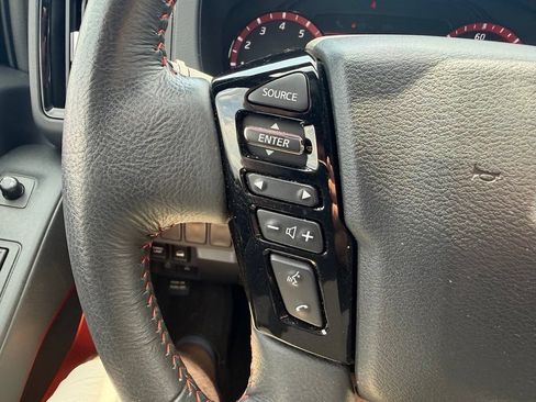 Used 2025 Nissan Frontier PRO-4X AWD/4WD image 17