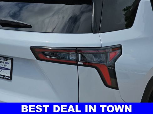 New 2026 Chevrolet Equinox ACTIV w/ Convenience Package III AWD/4WD image 41