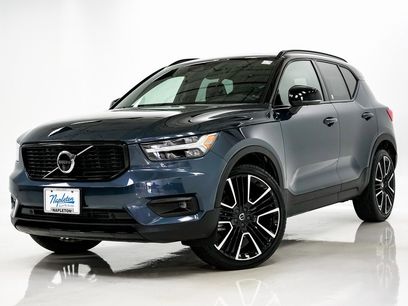 Used 2022 Volvo XC40 T5 R-Design w/ Advanced Package