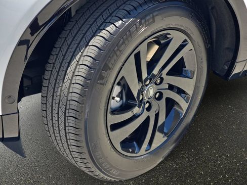 New 2026 Land Rover Discovery Sport Landmark AWD/4WD image 33
