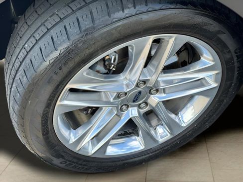 Used 2016 Ford Explorer XLT w/ Equipment Group 201A FWD image 18