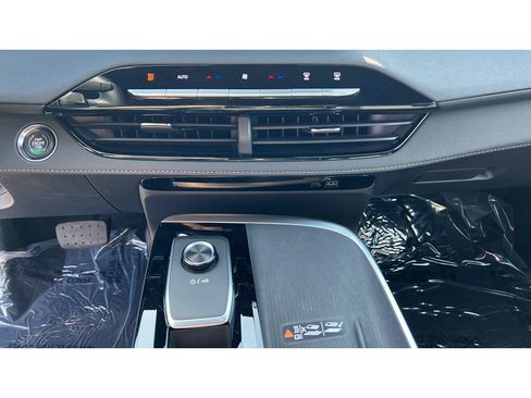 Certified 2025 Buick Enclave Preferred AWD/4WD image 17
